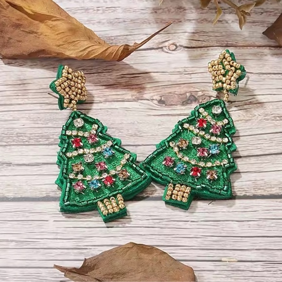 Christmas Tree Green Beaded Earrings - Picture 2 of 5